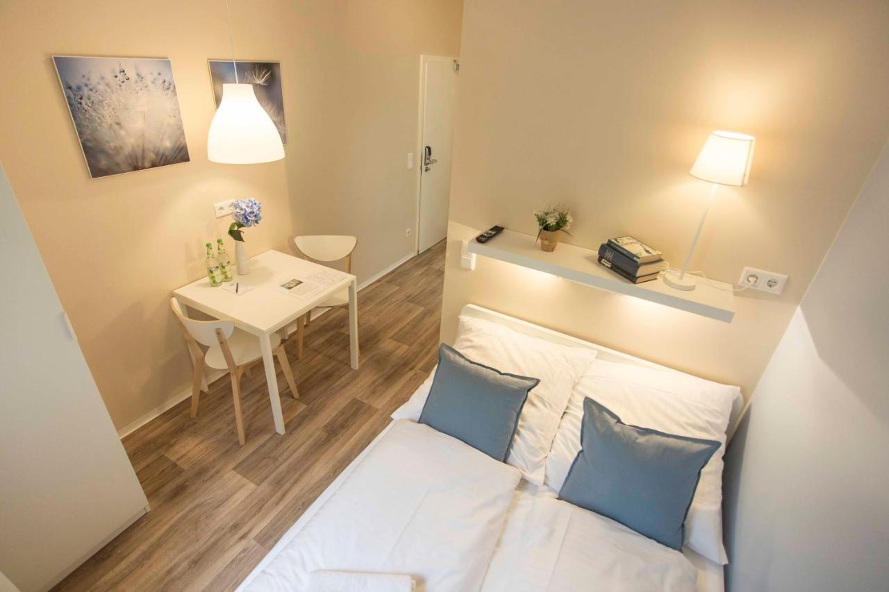 Guesthouse Koehn51, Zentral Gelegene, Stilvoll Eingerichtete Zimmer Mit Eigener Teekueche Nürnberg Dış mekan fotoğraf