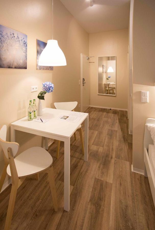 Guesthouse Koehn51, Zentral Gelegene, Stilvoll Eingerichtete Zimmer Mit Eigener Teekueche Nürnberg Dış mekan fotoğraf