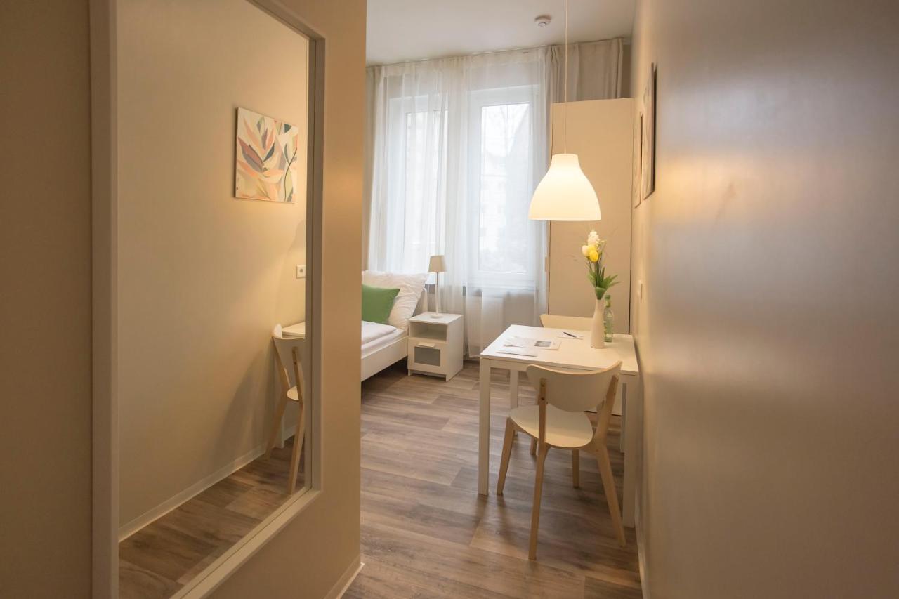 Guesthouse Koehn51, Zentral Gelegene, Stilvoll Eingerichtete Zimmer Mit Eigener Teekueche Nürnberg Dış mekan fotoğraf