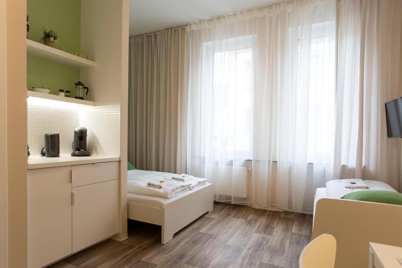 Guesthouse Koehn51, Zentral Gelegene, Stilvoll Eingerichtete Zimmer Mit Eigener Teekueche Nürnberg Dış mekan fotoğraf