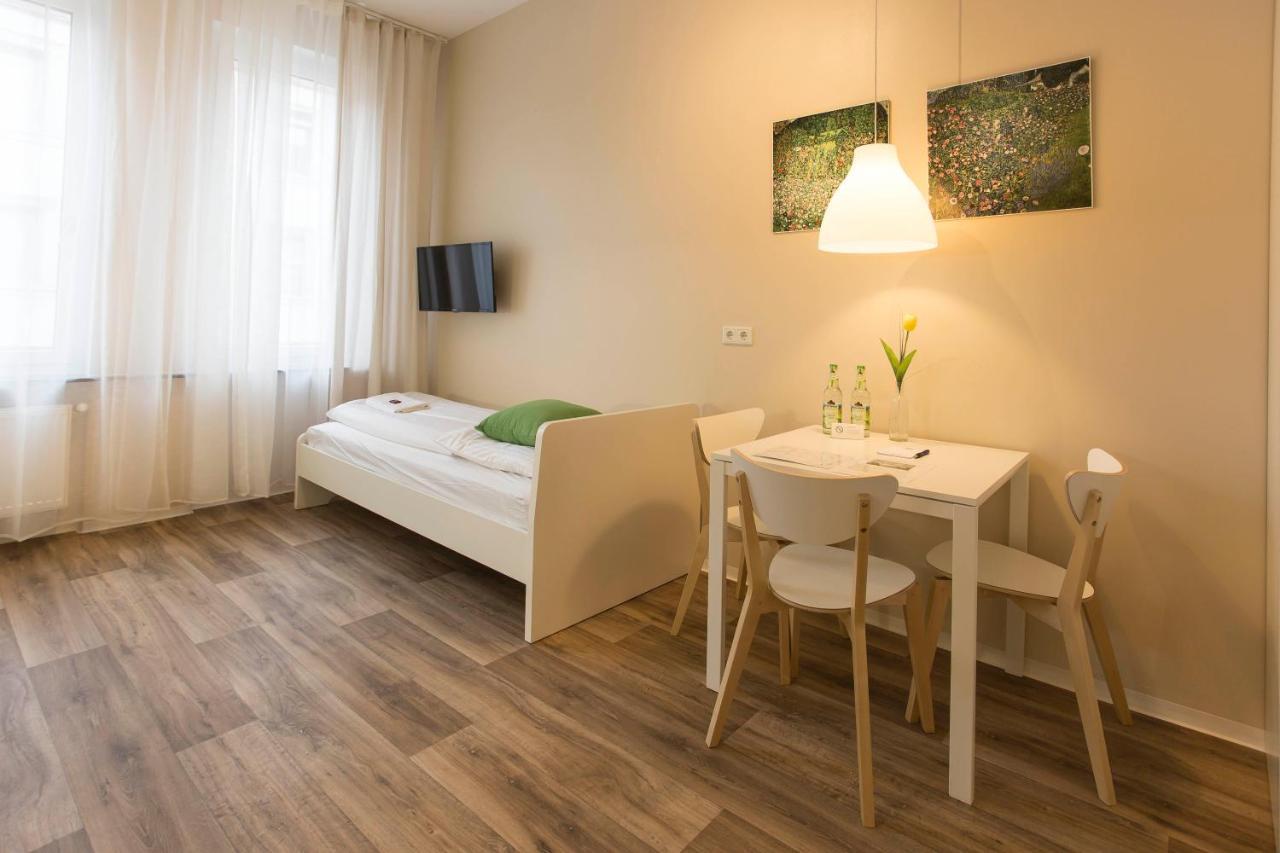 Guesthouse Koehn51, Zentral Gelegene, Stilvoll Eingerichtete Zimmer Mit Eigener Teekueche Nürnberg Dış mekan fotoğraf