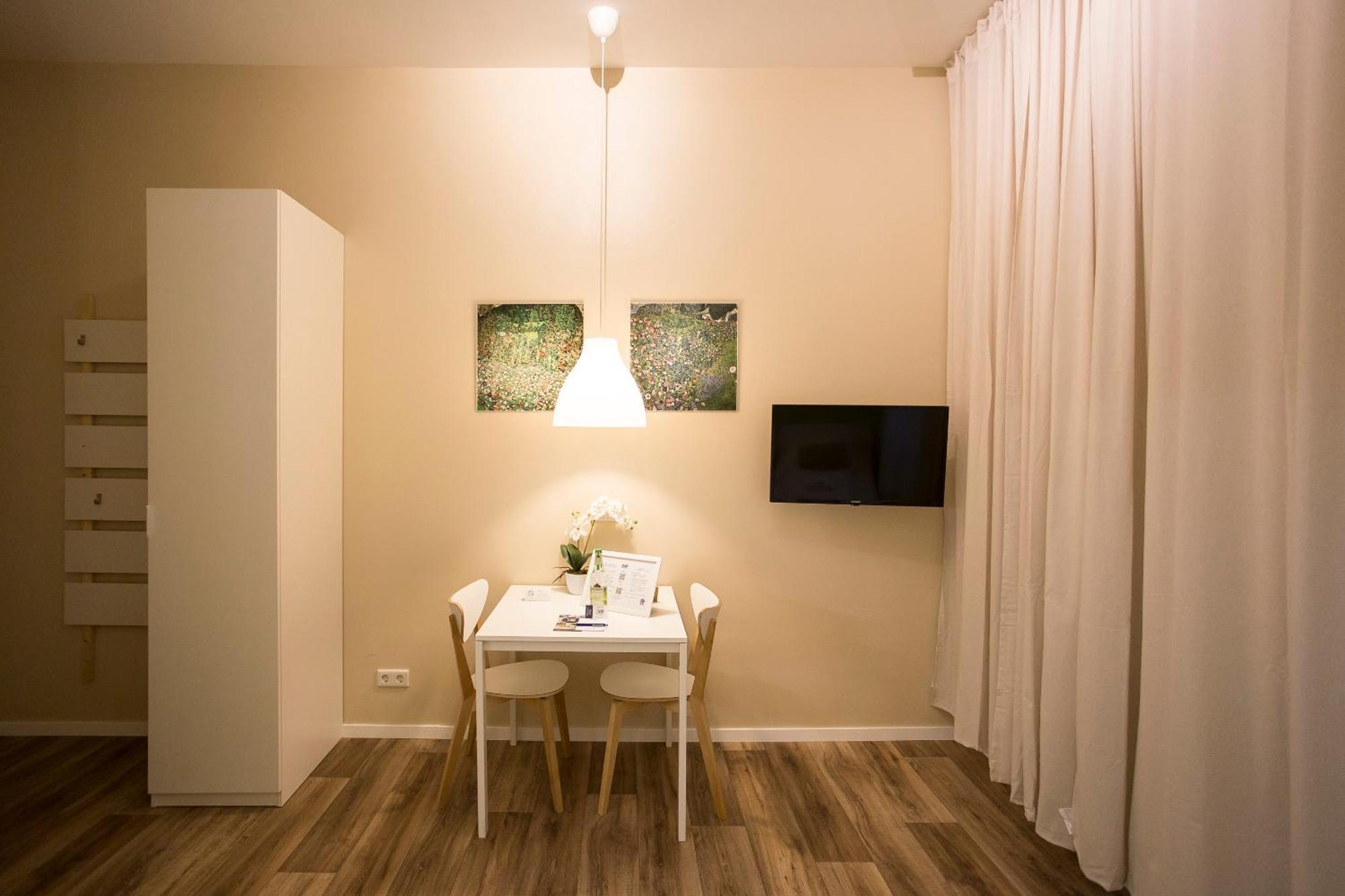 Guesthouse Koehn51, Zentral Gelegene, Stilvoll Eingerichtete Zimmer Mit Eigener Teekueche Nürnberg Dış mekan fotoğraf