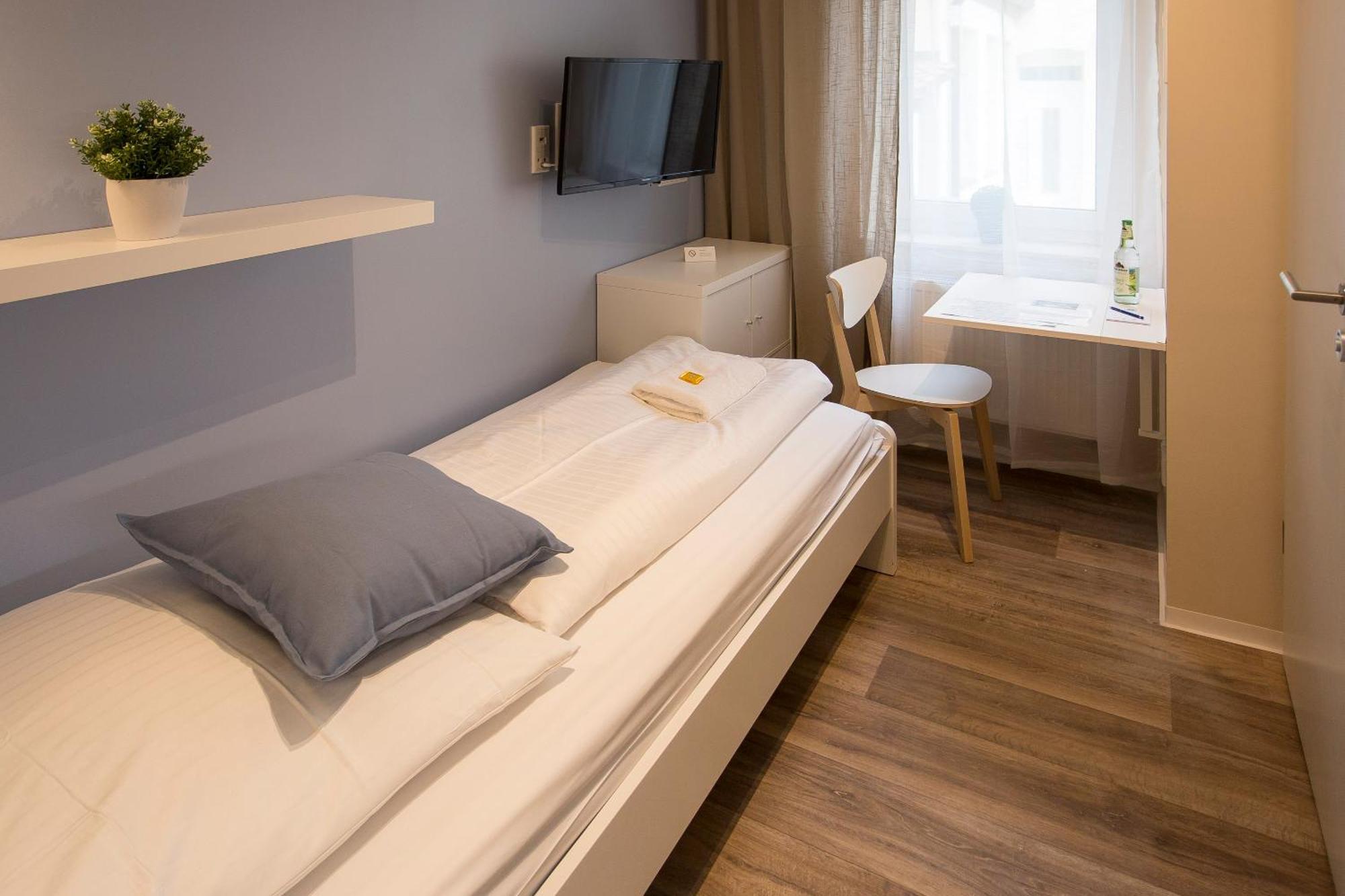 Guesthouse Koehn51, Zentral Gelegene, Stilvoll Eingerichtete Zimmer Mit Eigener Teekueche Nürnberg Dış mekan fotoğraf