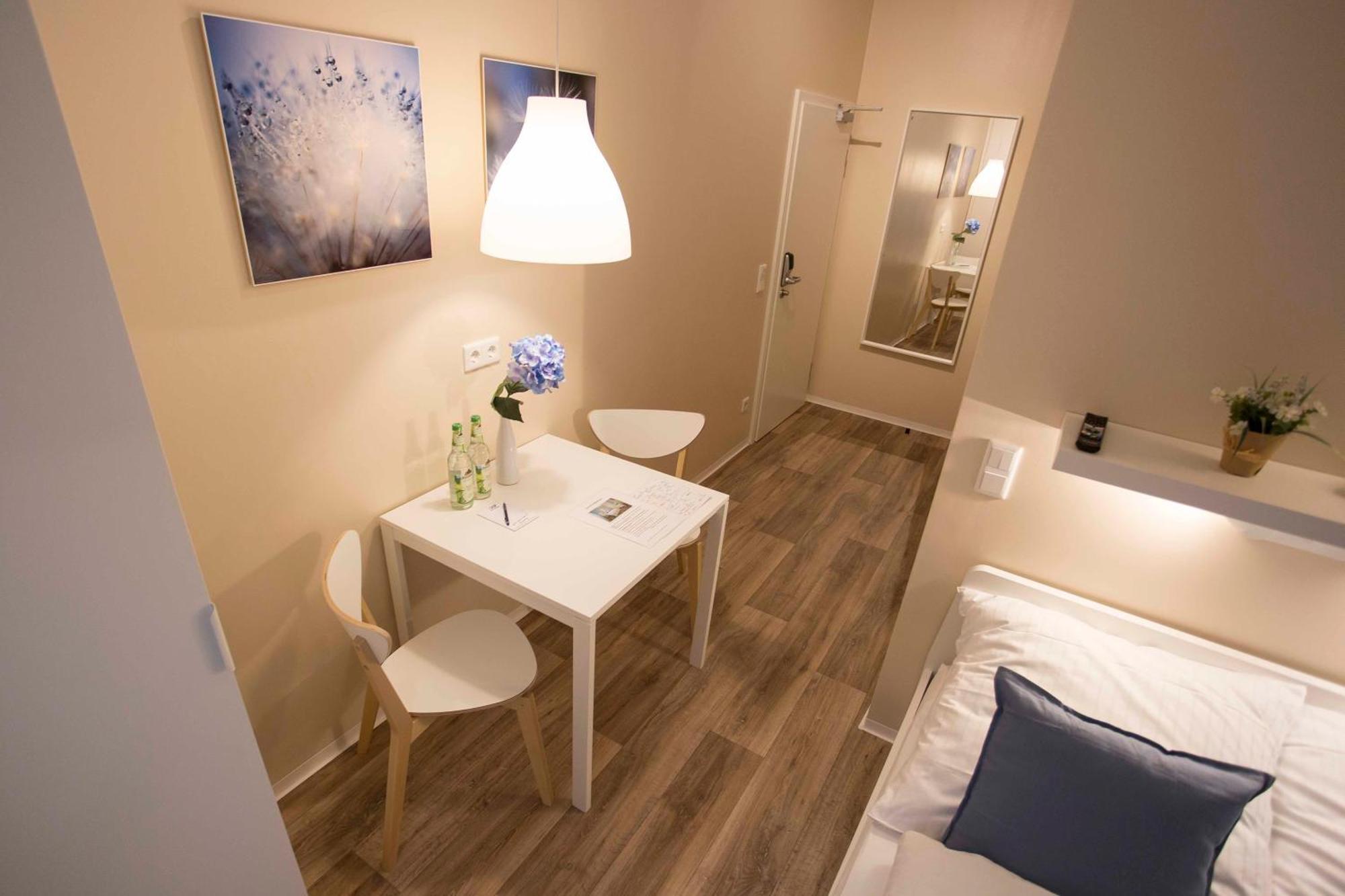 Guesthouse Koehn51, Zentral Gelegene, Stilvoll Eingerichtete Zimmer Mit Eigener Teekueche Nürnberg Oda fotoğraf